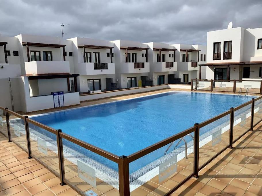 Casa Marla Mit 3 Schlafzimmern Und 2 Badezimmern Puerto Calero Luaran gambar